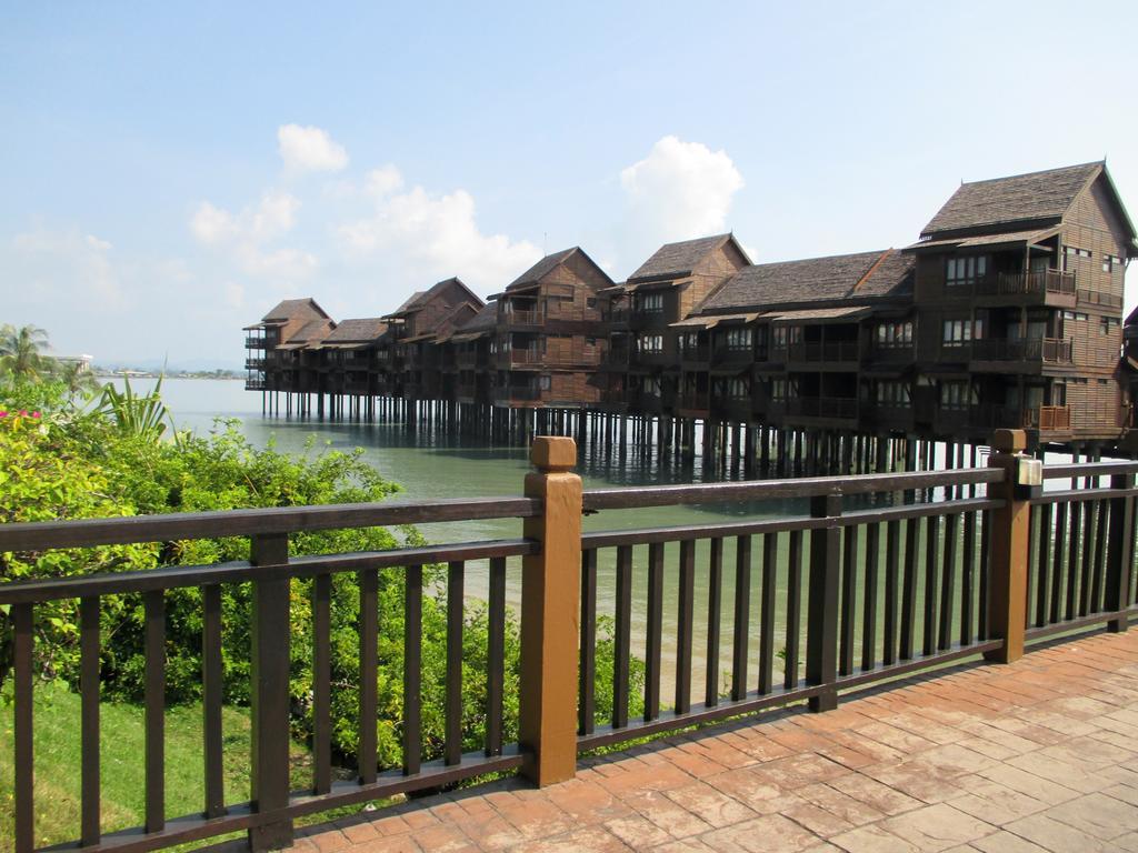 Langkawi Lagoon Sea Villa Resort Padang Mat Sirat Rum bild